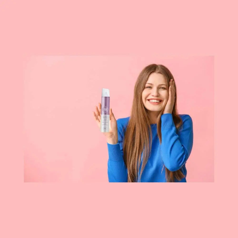 NishLady Haarfixierspray Crazy Styles with ultra strong hold, 386 ml, held by smiling woman in blue sweater.